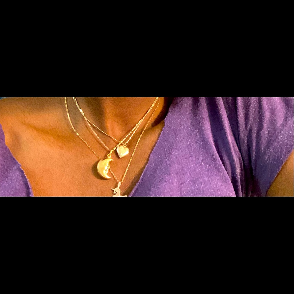 18k gold smiling moon puff pendant